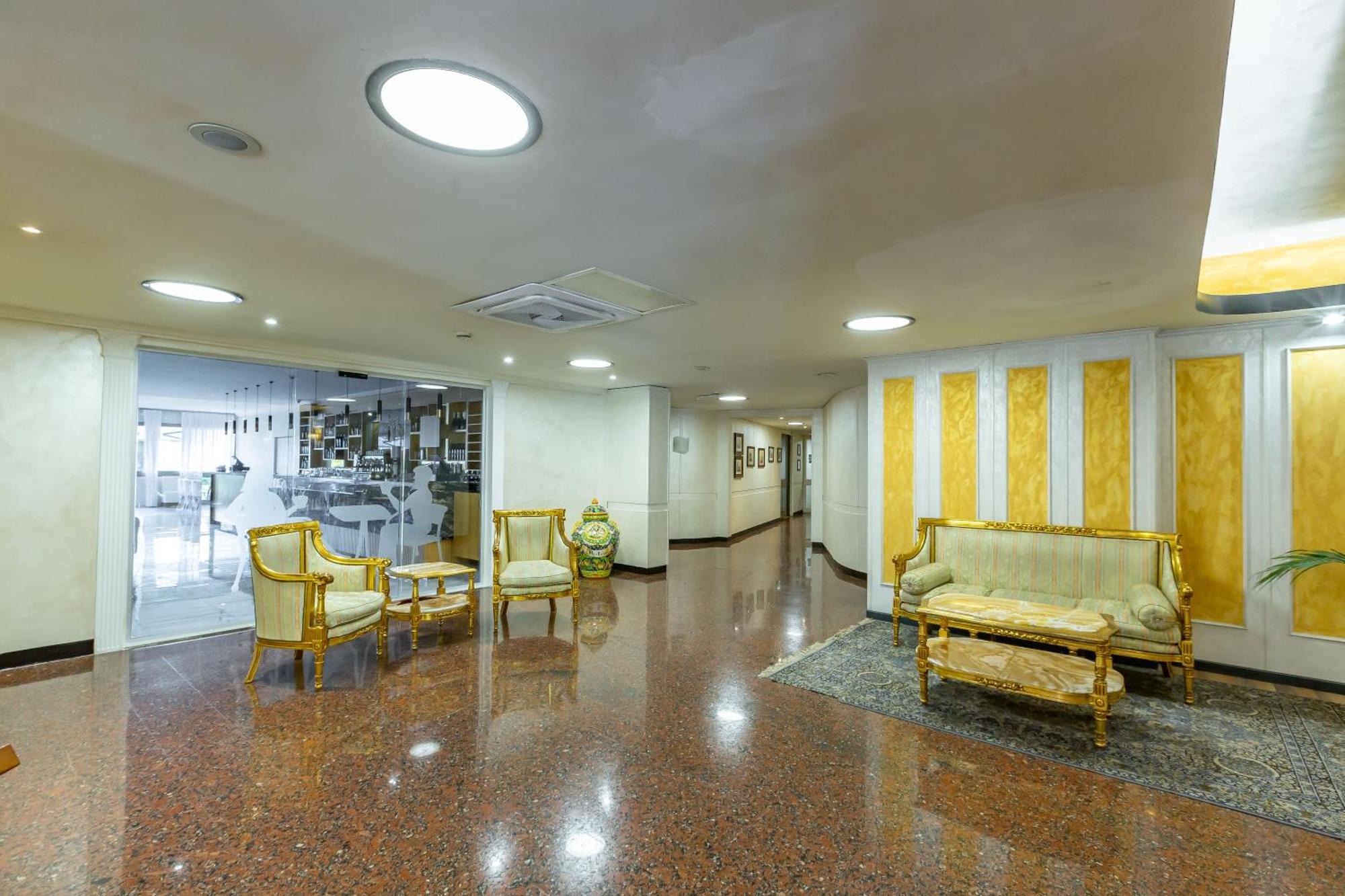 Next Stop From Laura Hotel Екстериор снимка